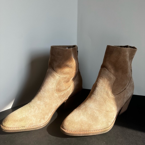 Softt size 8 ankle booties - Picture 3 of 3